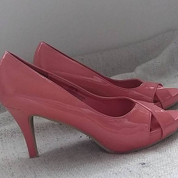 Heels - Picture 2 of 3